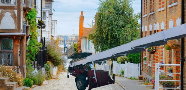Camión con plataforma para mudanzas
