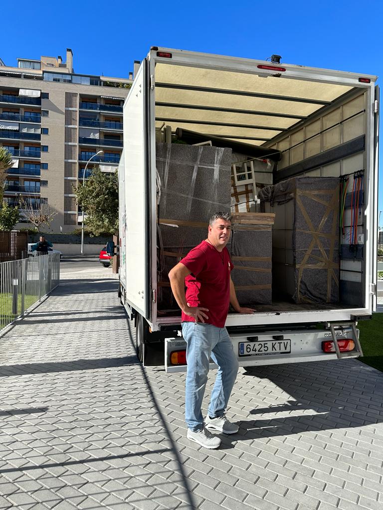 camión de mejor empresa de mudanzas en alicante